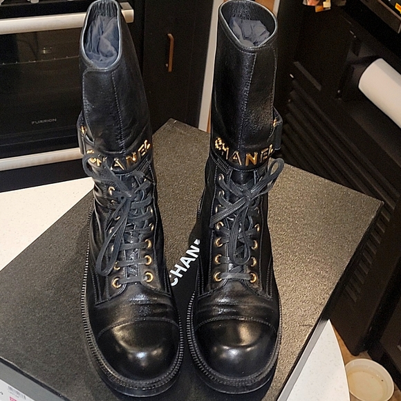 Sold CHANEL COMBAT Boots sz 39 - Picture 4 of 12